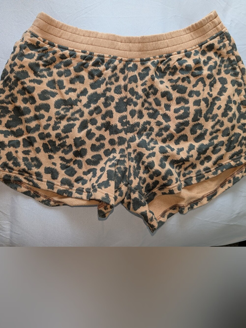 AerieLeopard Print Casual Women’s Shorts - Peach/Grey